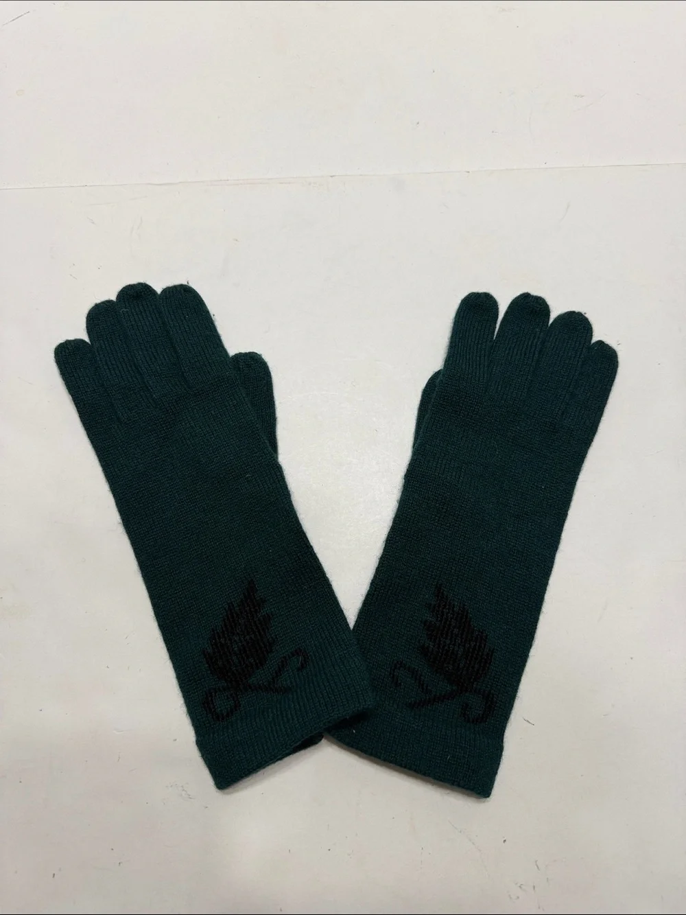 Woolite isotoner Dark Green Knit Gloves with Black Embroidered Motif